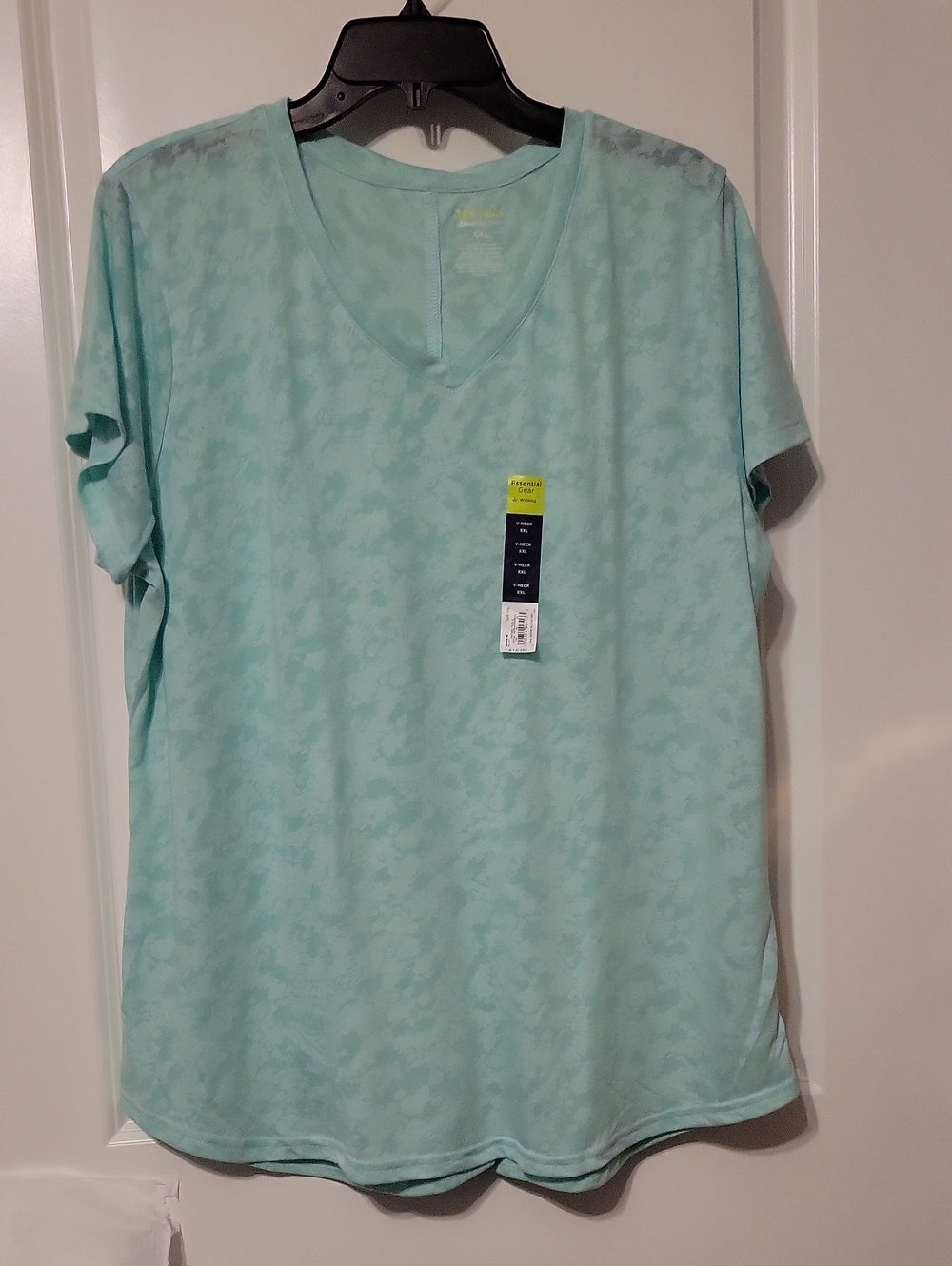 Tek Gear Wicking, Women's V-neck, XXL, Mint Floral. NWT